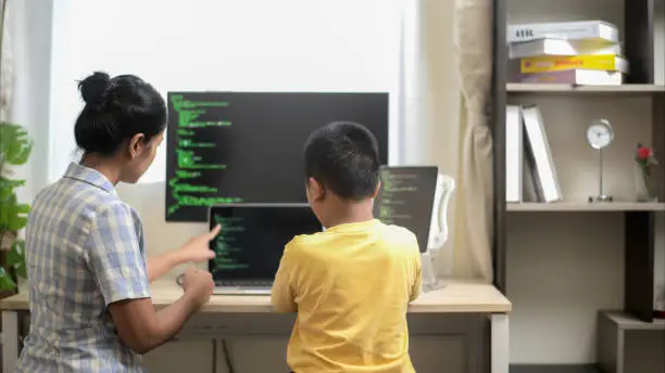 A Parent’s Guide to Choosing the Right STEM Classes for Kids